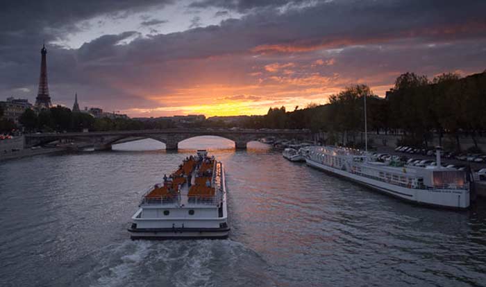 Les bateaux. Прогулка. Пристань. Сена. Бриз зима Париж. Мост Александра 3 по французски. Обои на телефон Париж ночной красивый.